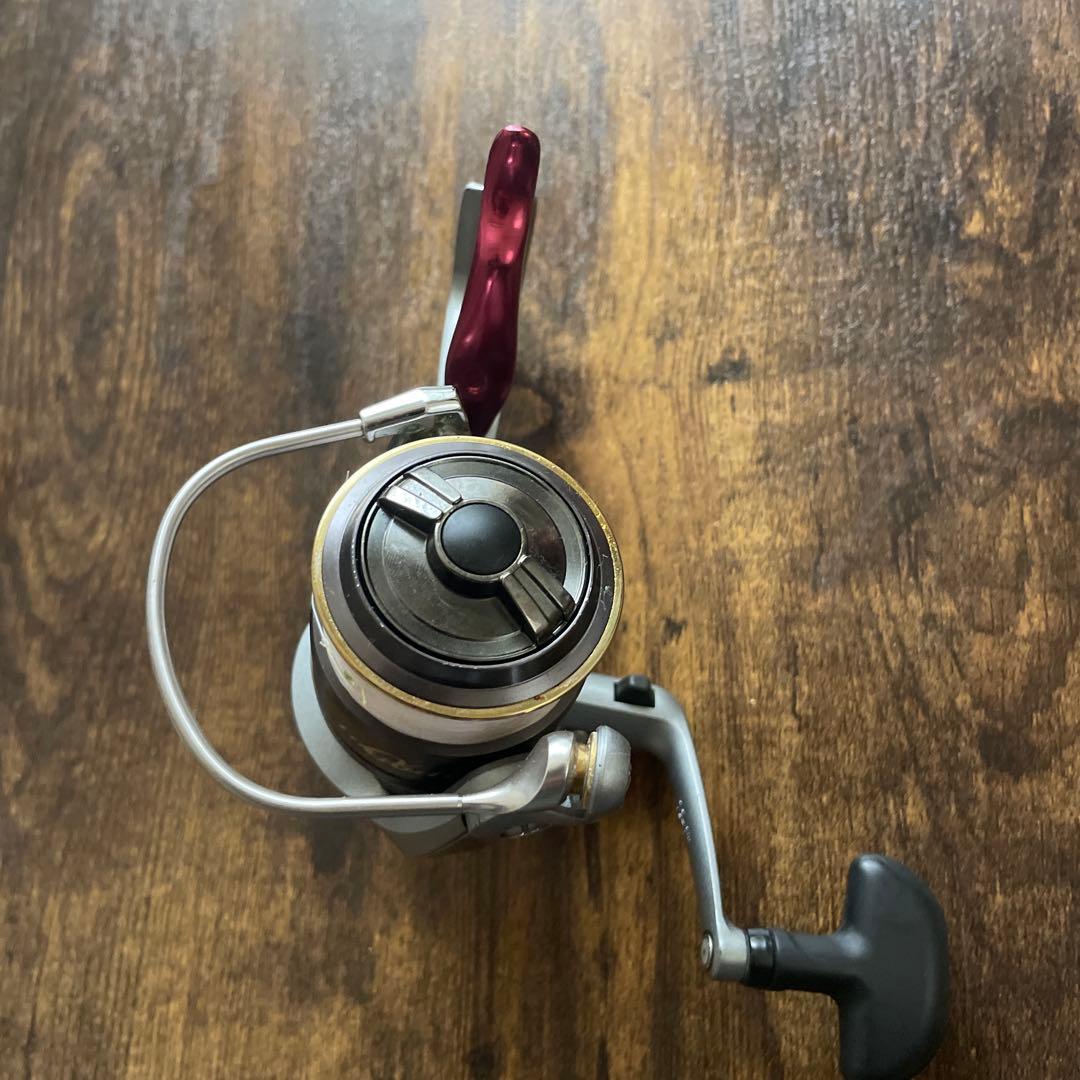 ダイワ 2500LBDスピニングリール シルバー/レッド