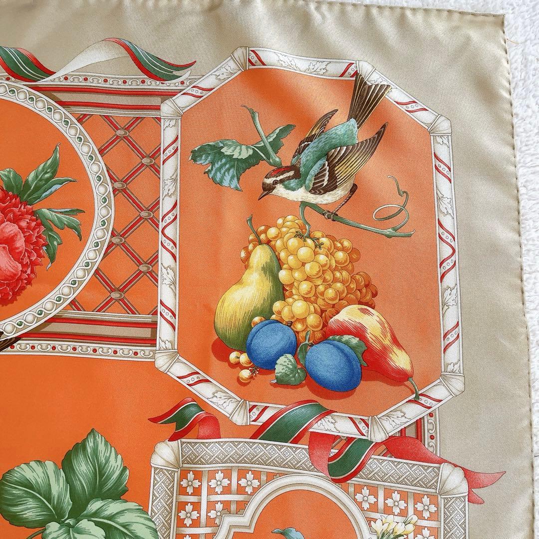 フェラガモ シルク 大判 スカーフ イタリア製 総柄 花 鳥 オレンジ系