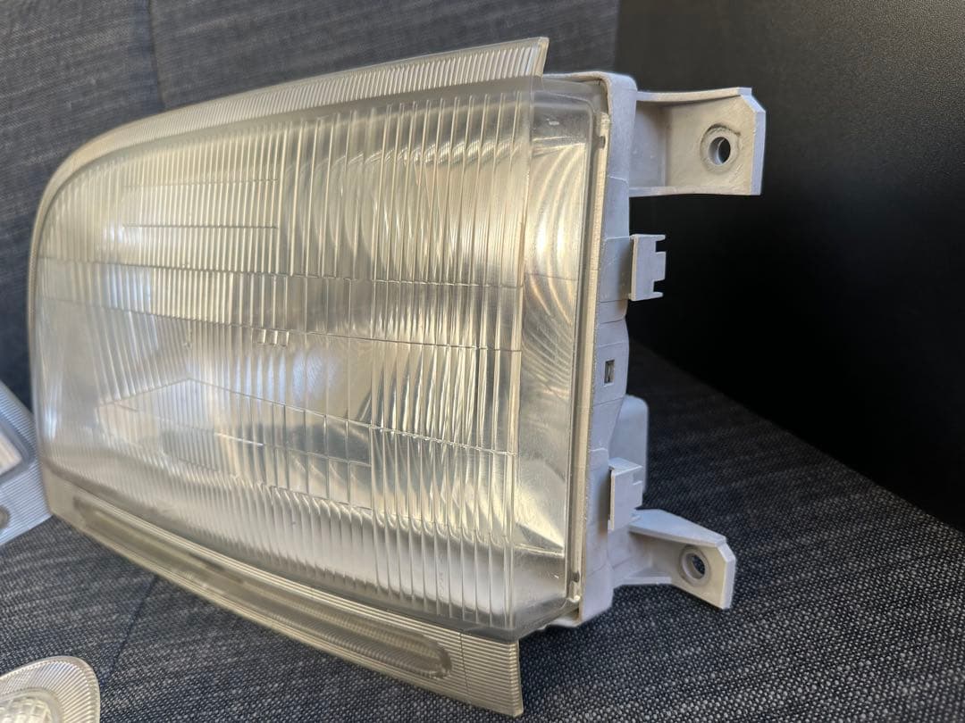 S200P ヘッドライト（左右）と方向指示器（左右）